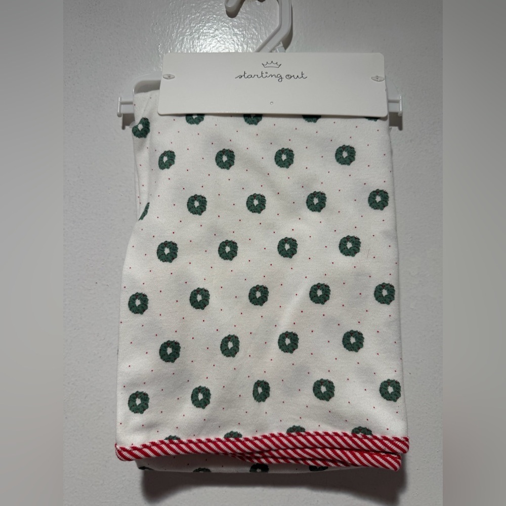 Starting Out Christmas White Blanket with Green Wreath